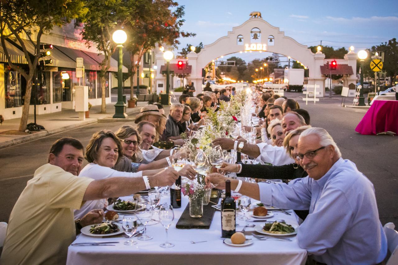 Bordeaux Inn Лоди Екстериор снимка